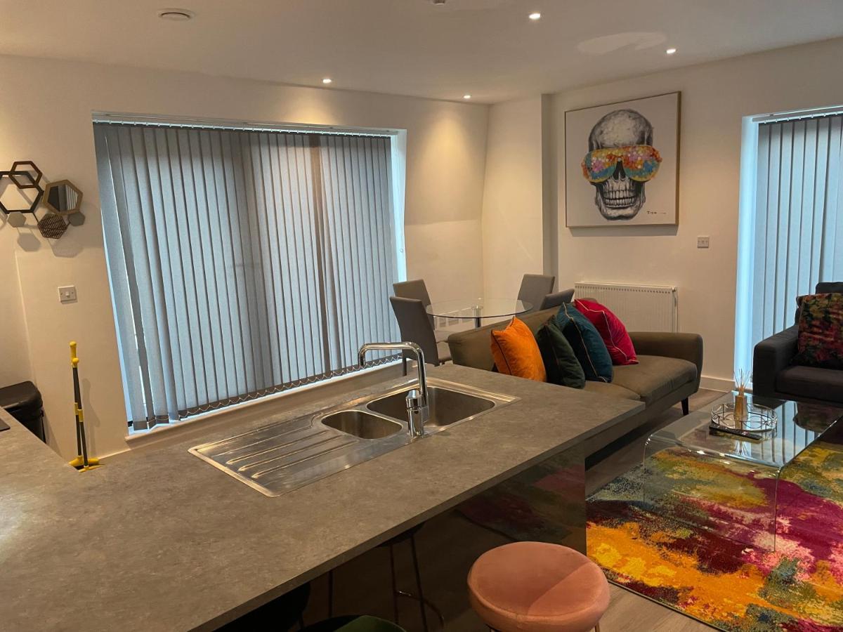 Lovely 2 Bed Apartment With Parking London Exterior foto